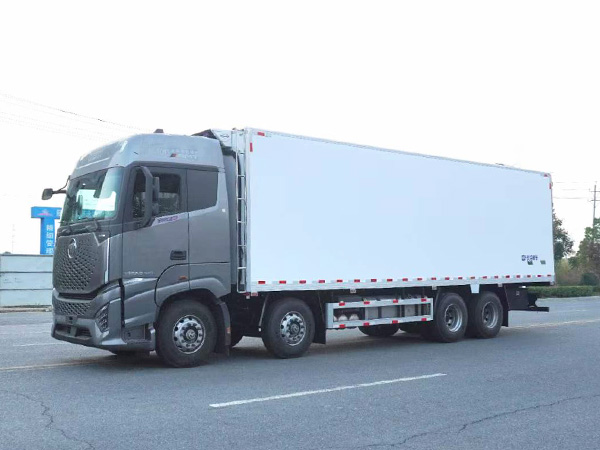 福田歐曼銀河自(zì)動擋冷藏車，福田歐曼銀河9.6米冷藏車