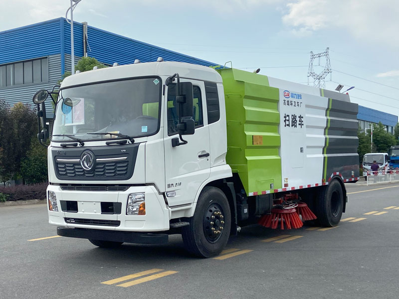 東風天錦掃路(lù)車